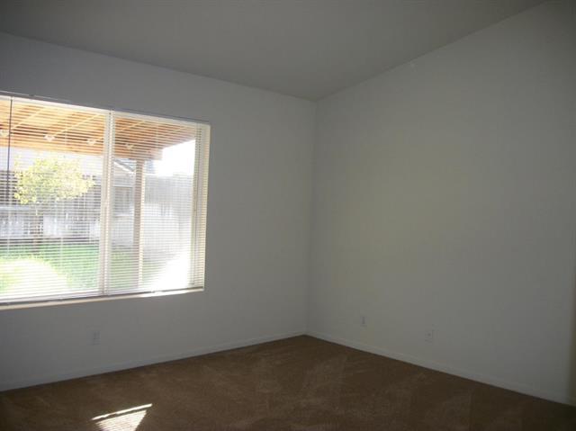 Detail Gallery Image 8 of 14 For 642 Kensington Cir, Los Banos,  CA 93635 - 3 Beds | 2 Baths