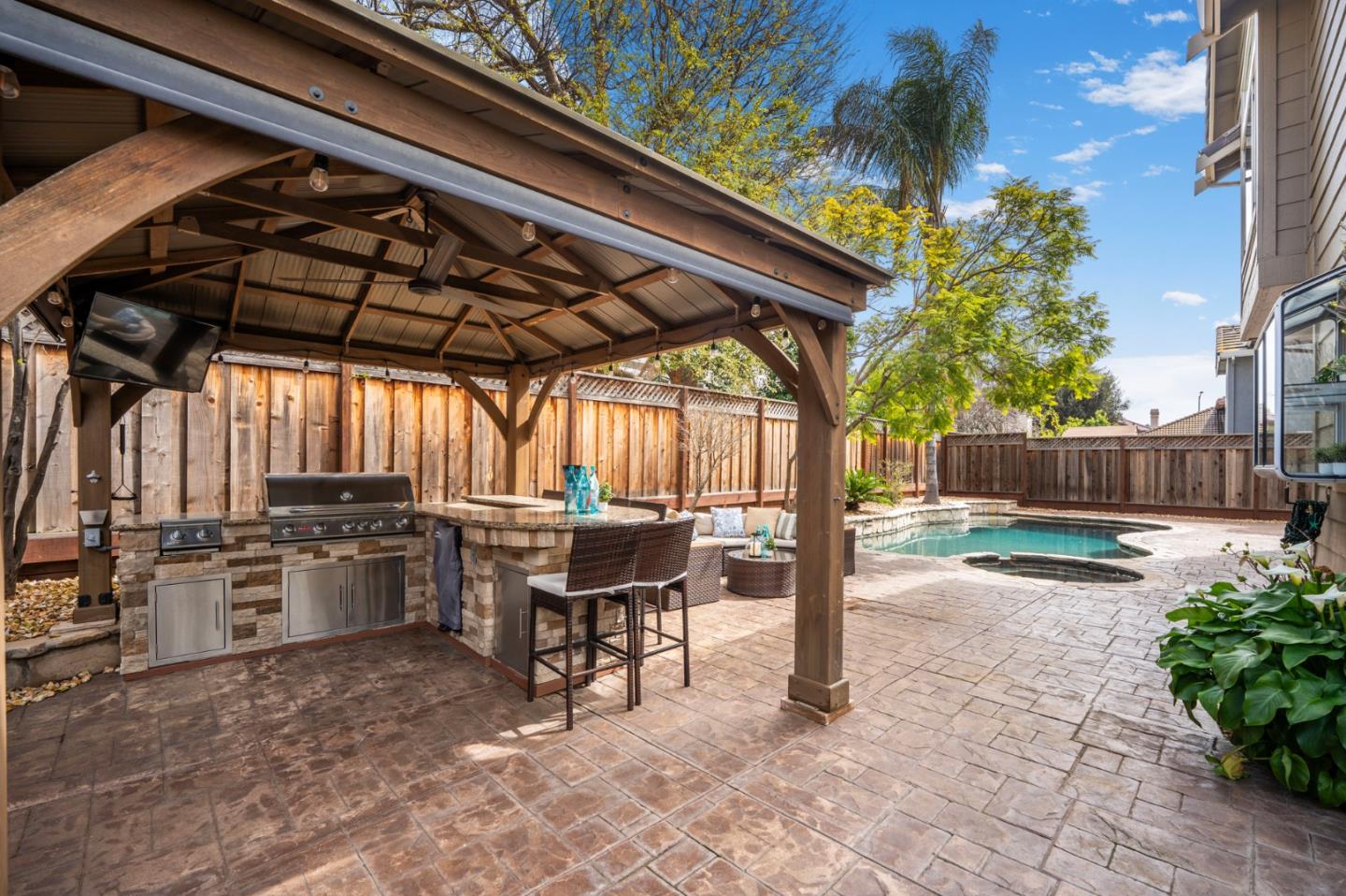 Detail Gallery Image 30 of 39 For 17440 Calle Mazatan, Morgan Hill,  CA 95037 - 4 Beds | 2 Baths