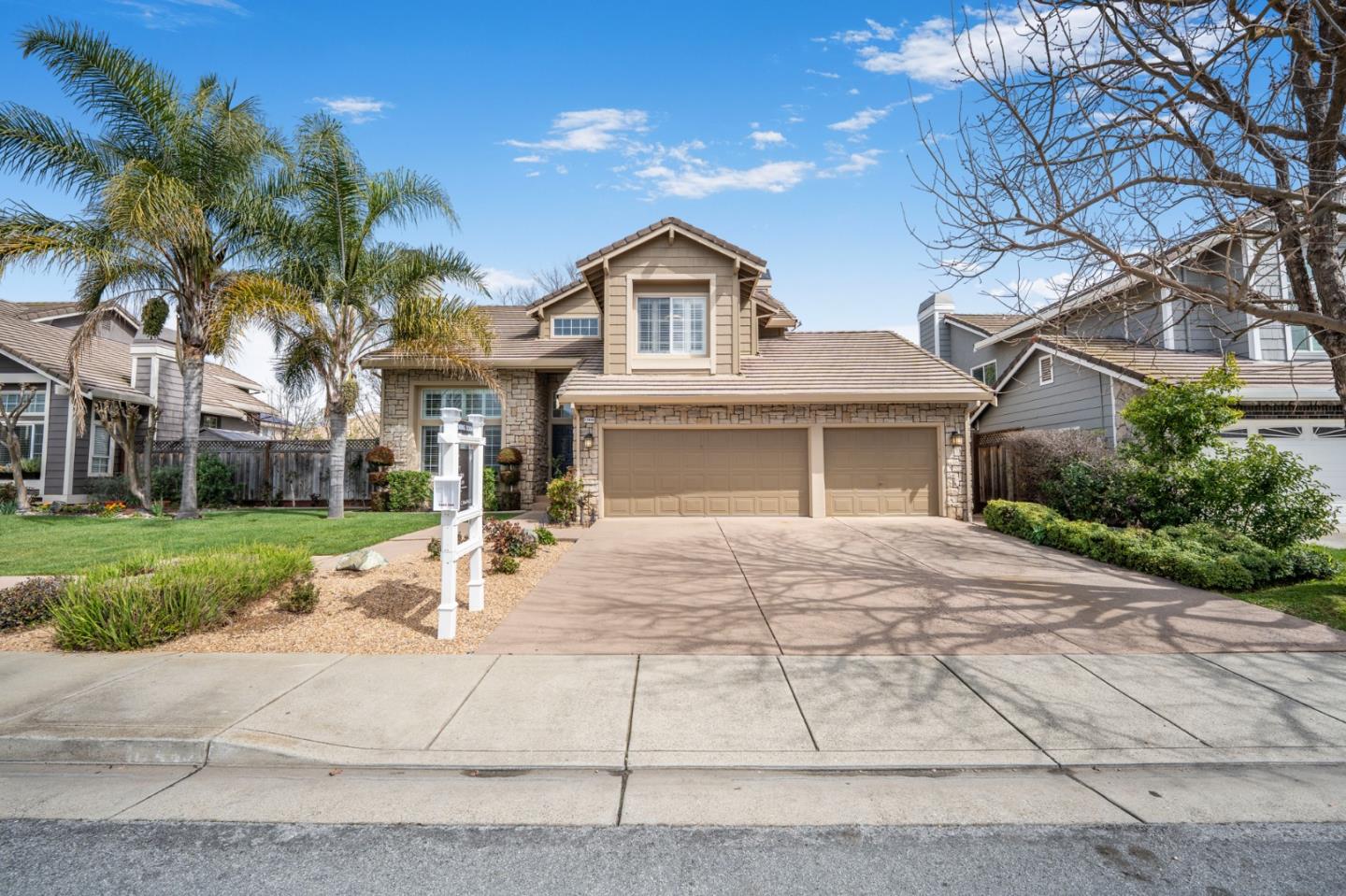 Detail Gallery Image 37 of 39 For 17440 Calle Mazatan, Morgan Hill,  CA 95037 - 4 Beds | 2 Baths