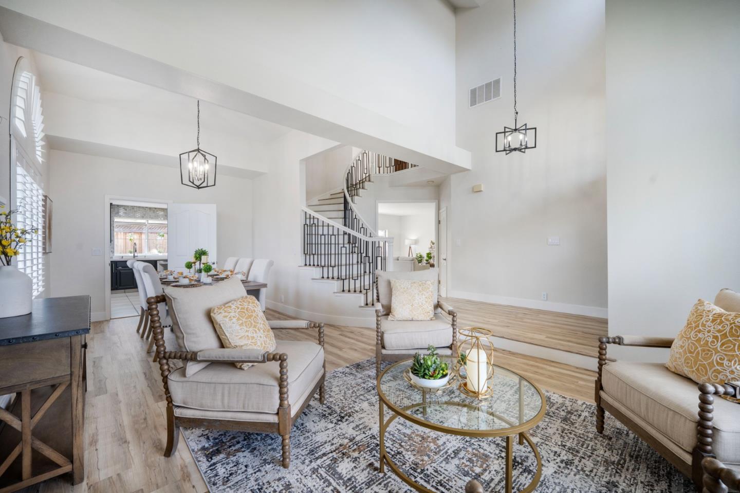 Detail Gallery Image 4 of 39 For 17440 Calle Mazatan, Morgan Hill,  CA 95037 - 4 Beds | 2 Baths