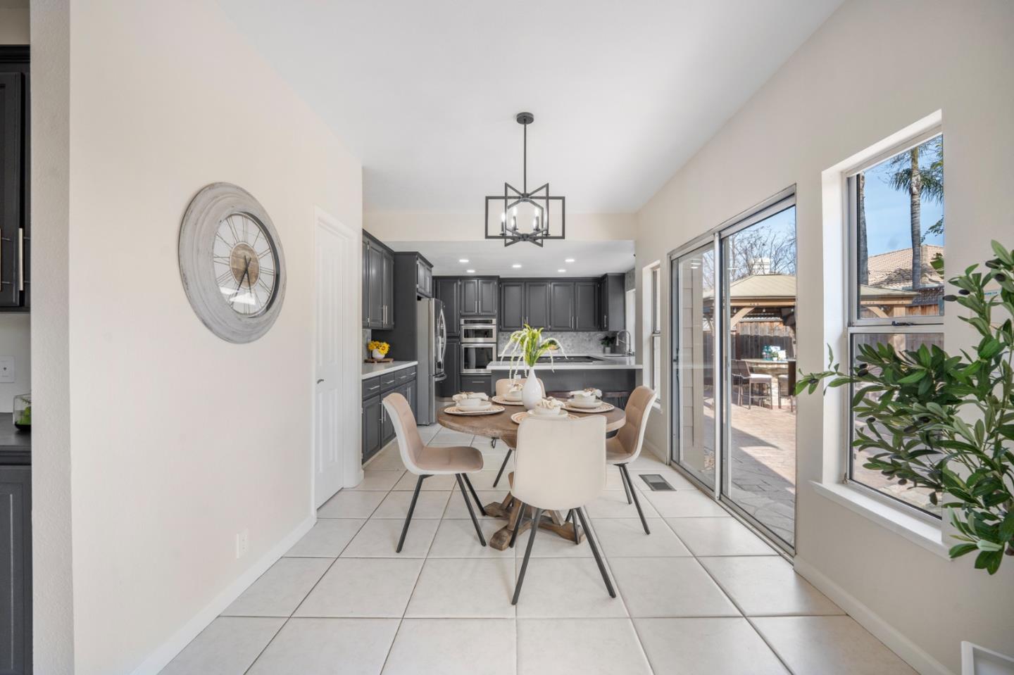 Detail Gallery Image 9 of 39 For 17440 Calle Mazatan, Morgan Hill,  CA 95037 - 4 Beds | 2 Baths