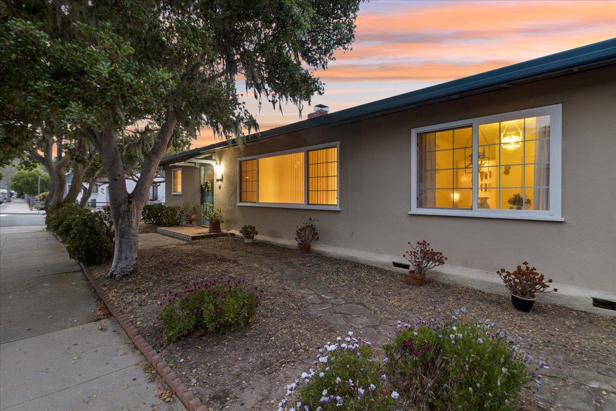 Detail Gallery Image 10 of 39 For 728 Spruce Ave, Pacific Grove,  CA 93950 - 3 Beds | 2 Baths