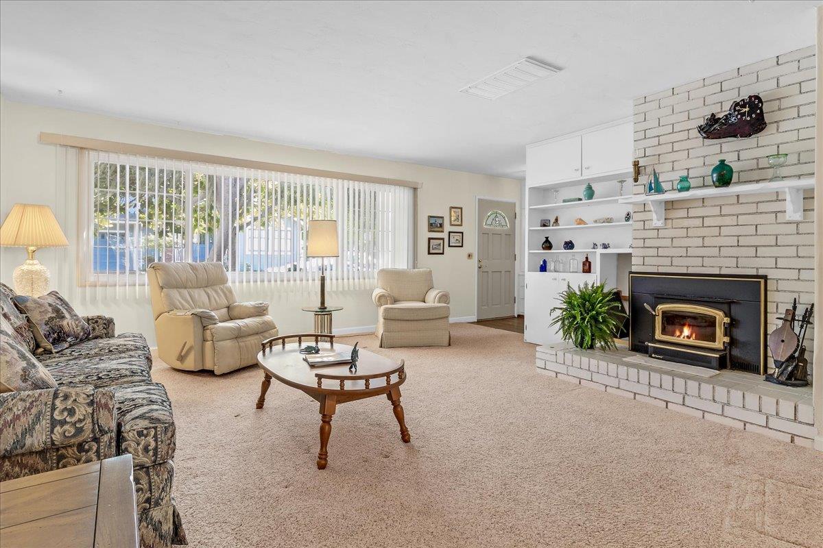 Detail Gallery Image 12 of 39 For 728 Spruce Ave, Pacific Grove,  CA 93950 - 3 Beds | 2 Baths