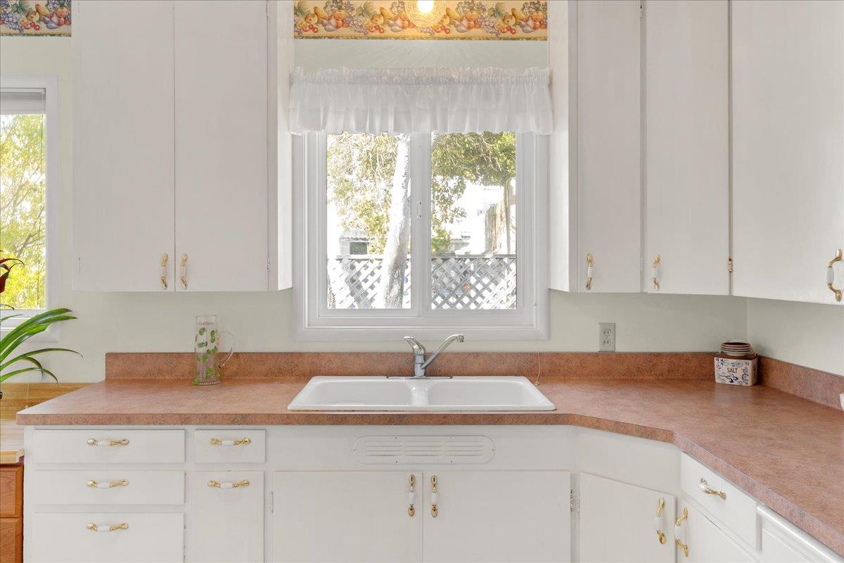 Detail Gallery Image 19 of 39 For 728 Spruce Ave, Pacific Grove,  CA 93950 - 3 Beds | 2 Baths