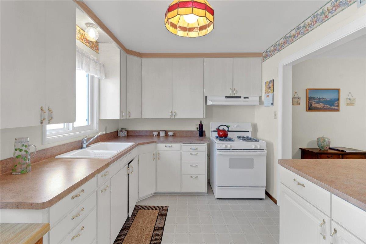 Detail Gallery Image 20 of 39 For 728 Spruce Ave, Pacific Grove,  CA 93950 - 3 Beds | 2 Baths