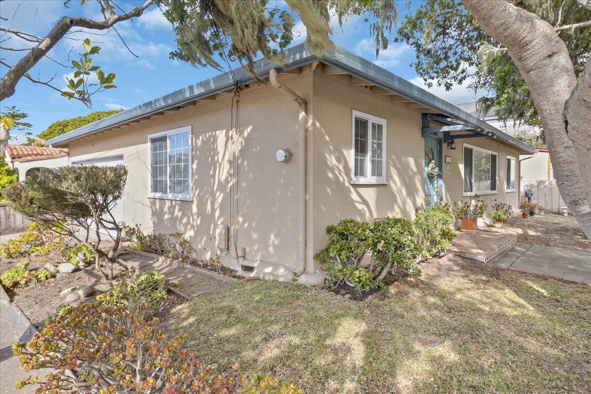 Detail Gallery Image 4 of 39 For 728 Spruce Ave, Pacific Grove,  CA 93950 - 3 Beds | 2 Baths