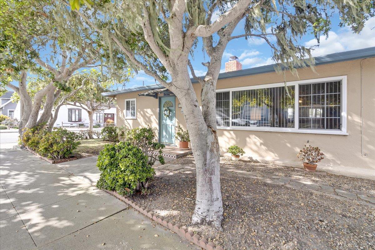 Detail Gallery Image 8 of 39 For 728 Spruce Ave, Pacific Grove,  CA 93950 - 3 Beds | 2 Baths