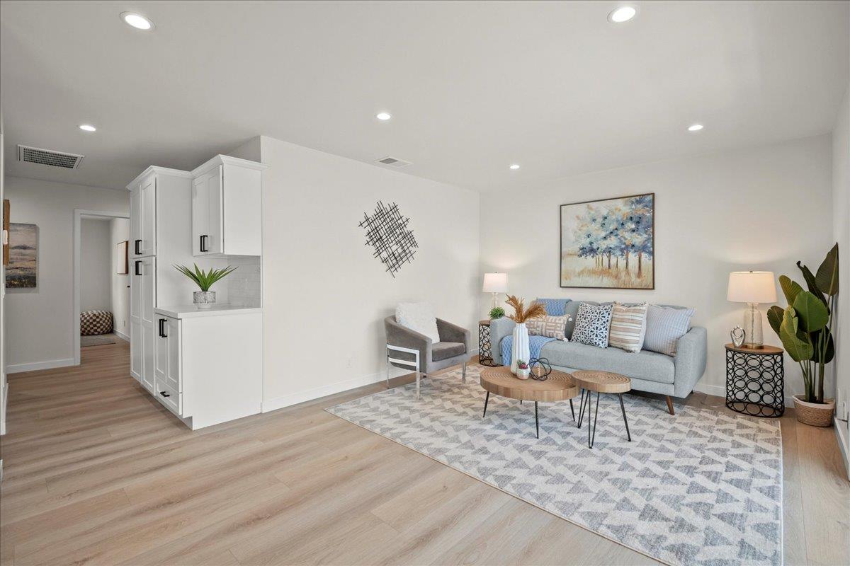 Detail Gallery Image 4 of 18 For 1103 Reed Ave #C,  Sunnyvale,  CA 94086 - 2 Beds | 1 Baths