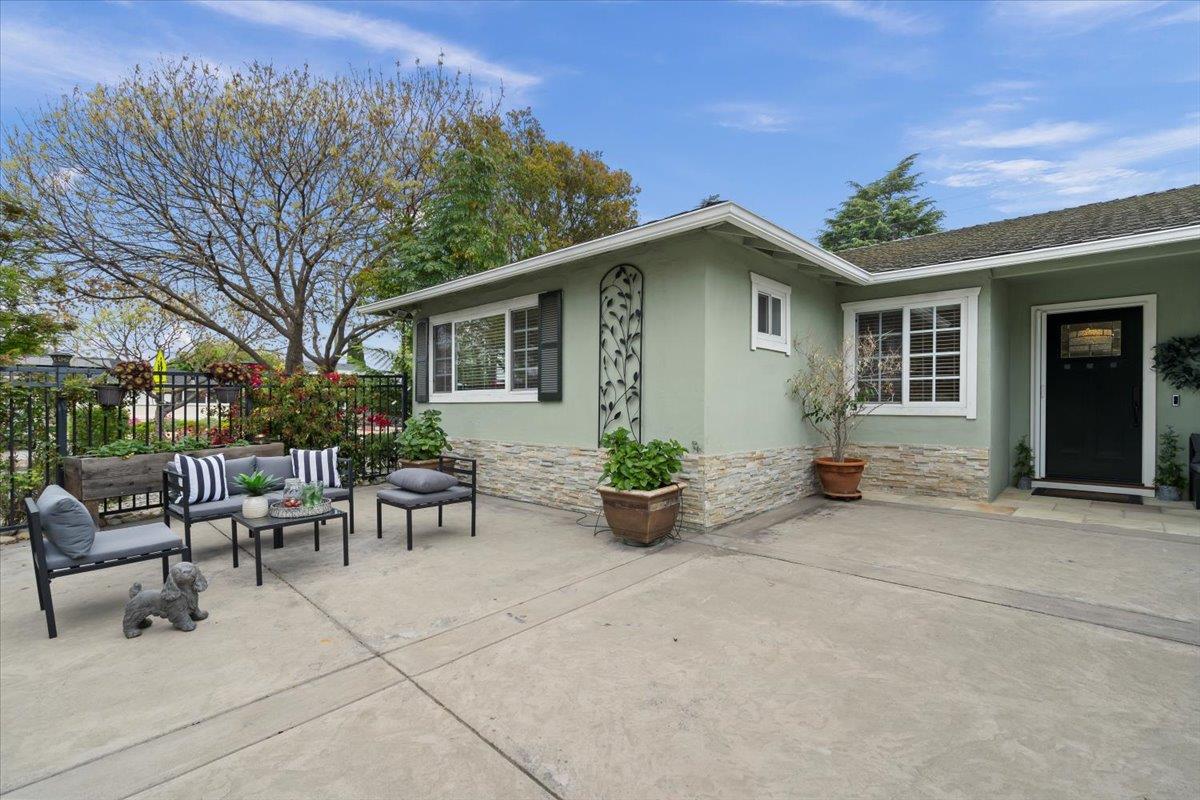 Detail Gallery Image 2 of 47 For 4910 Borina Dr, San Jose,  CA 95129 - 4 Beds | 2 Baths