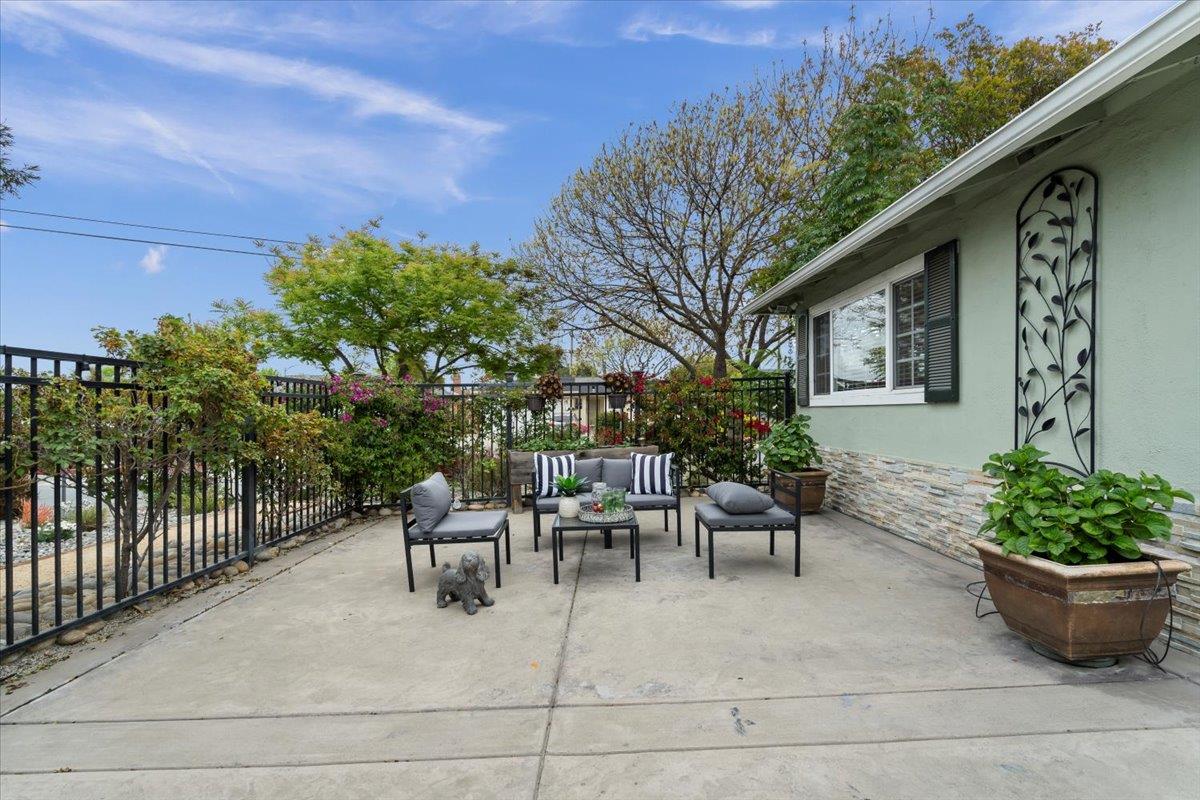 Detail Gallery Image 3 of 47 For 4910 Borina Dr, San Jose,  CA 95129 - 4 Beds | 2 Baths