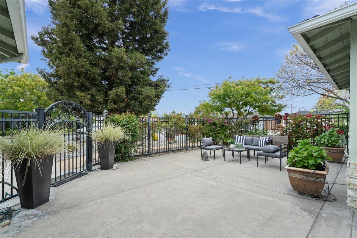 Detail Gallery Image 4 of 47 For 4910 Borina Dr, San Jose,  CA 95129 - 4 Beds | 2 Baths