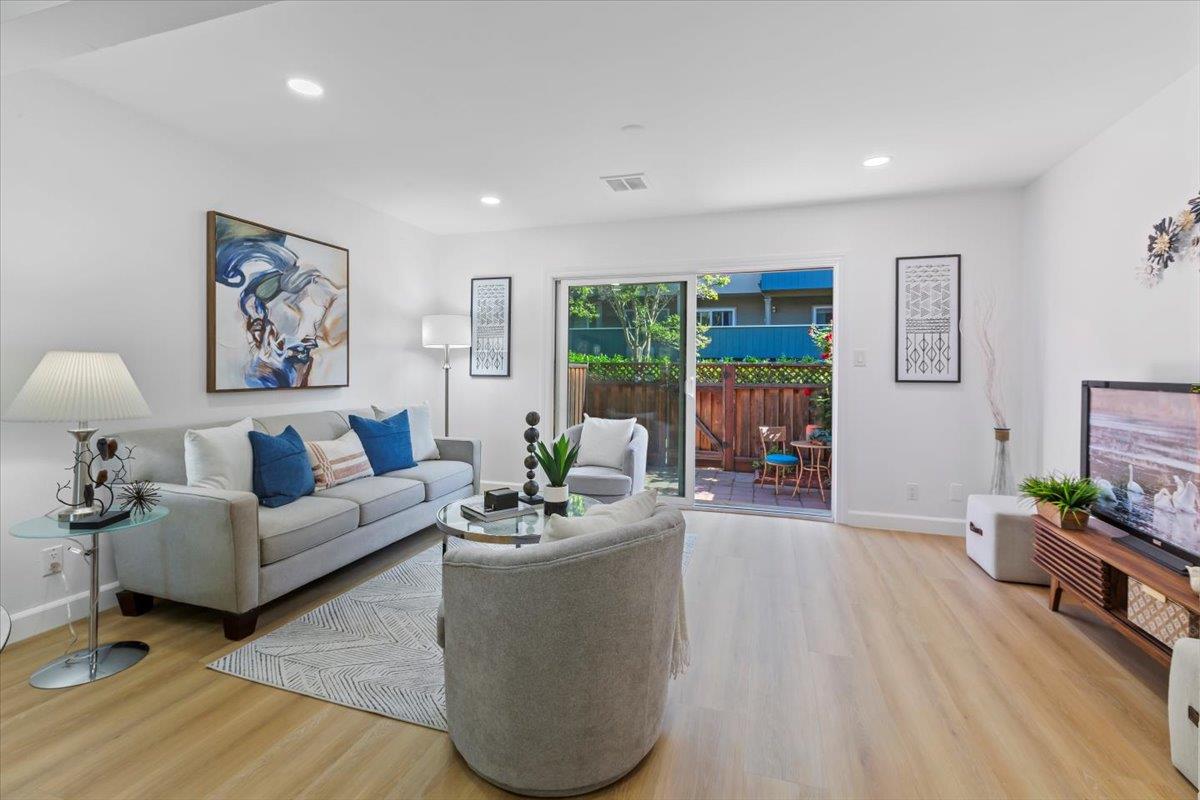 Detail Gallery Image 1 of 42 For 7070 Rainbow Dr #8,  San Jose,  CA 95129 - 2 Beds | 1/1 Baths