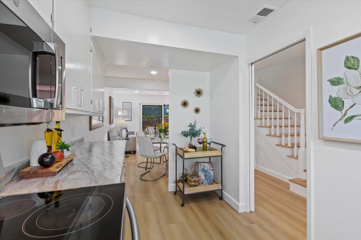 Detail Gallery Image 6 of 42 For 7070 Rainbow Dr #8,  San Jose,  CA 95129 - 2 Beds | 1/1 Baths