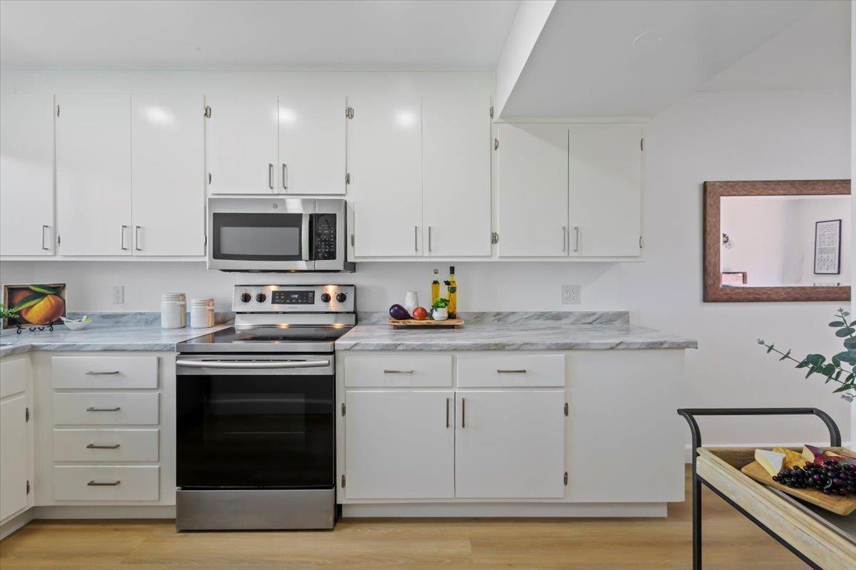 Detail Gallery Image 8 of 42 For 7070 Rainbow Dr #8,  San Jose,  CA 95129 - 2 Beds | 1/1 Baths
