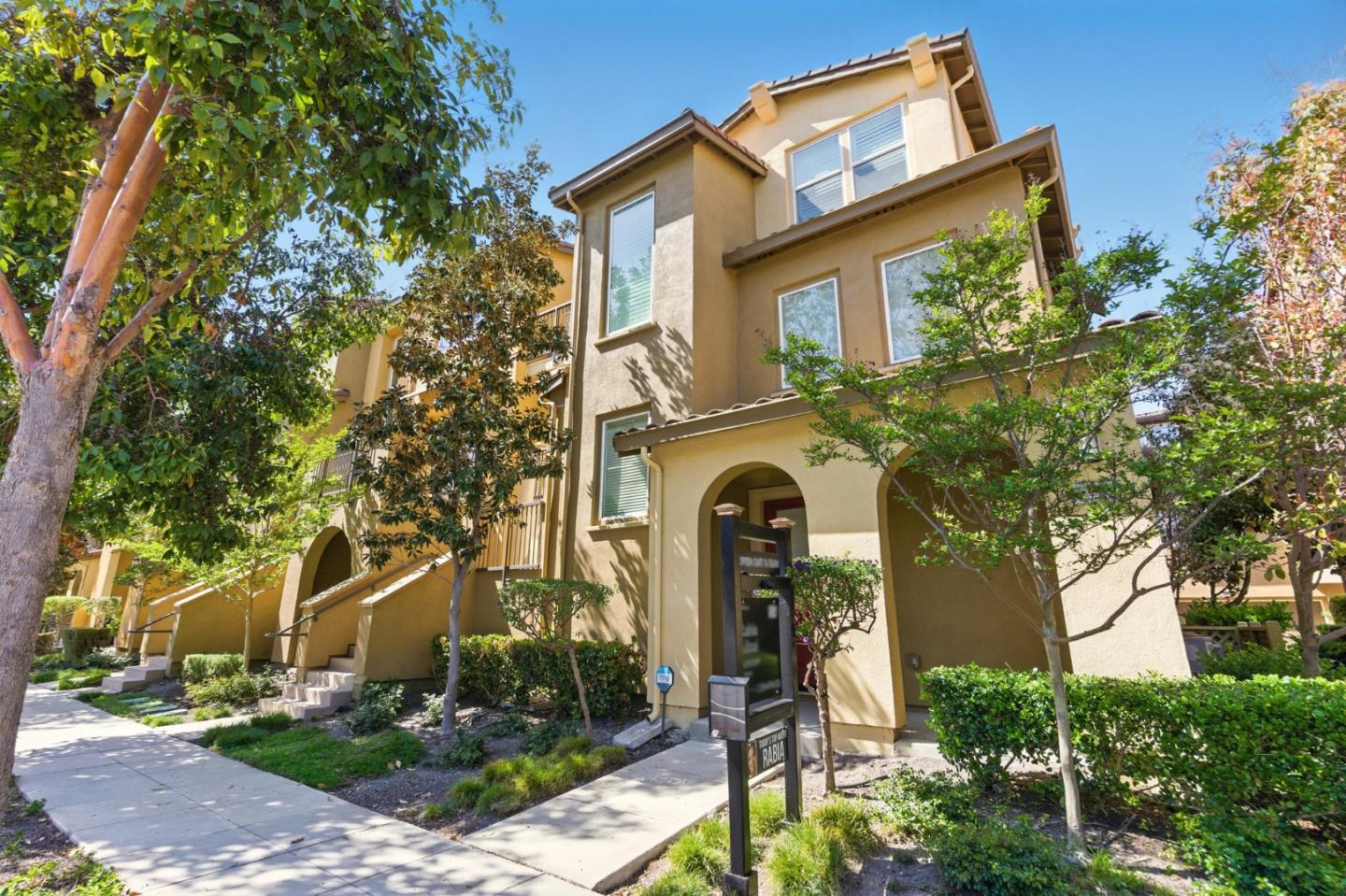 Detail Gallery Image 4 of 69 For 949 Indian Wells Ave, Sunnyvale,  CA 94085 - 3 Beds | 3 Baths