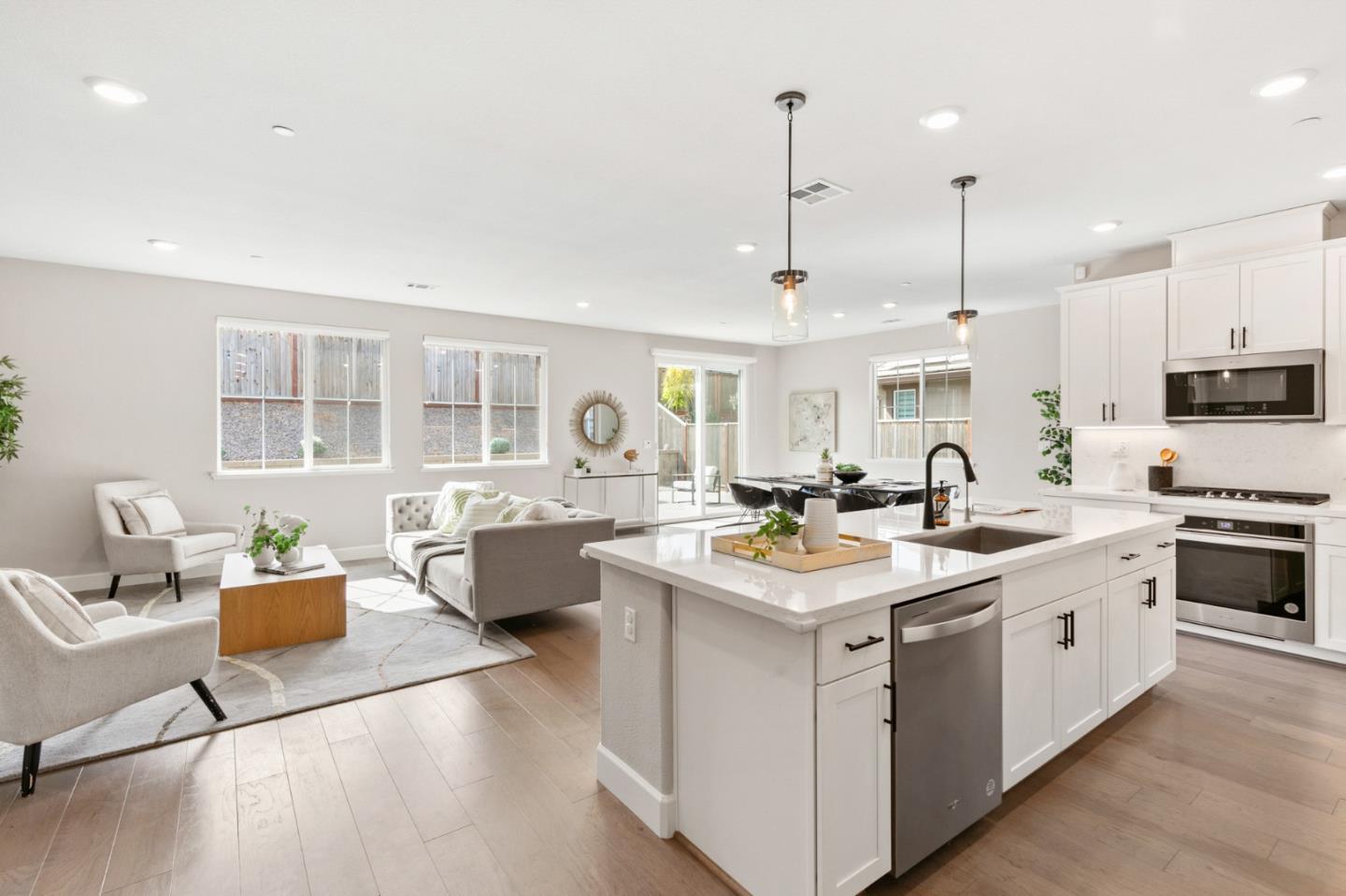 Detail Gallery Image 1 of 19 For 1530 Sawana Way, Gilroy,  CA 95020 - 3 Beds | 2 Baths