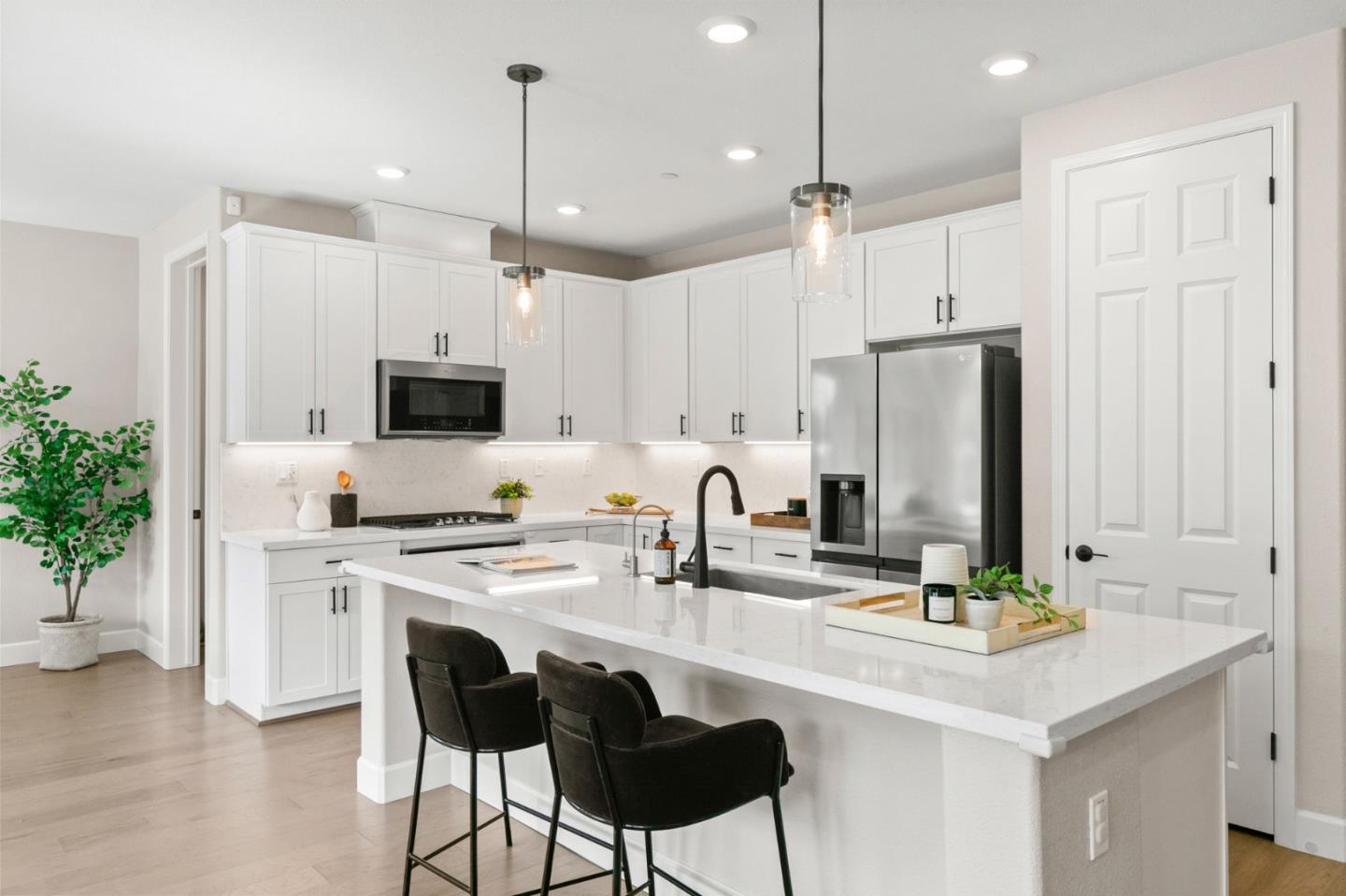 Detail Gallery Image 4 of 19 For 1530 Sawana Way, Gilroy,  CA 95020 - 3 Beds | 2 Baths