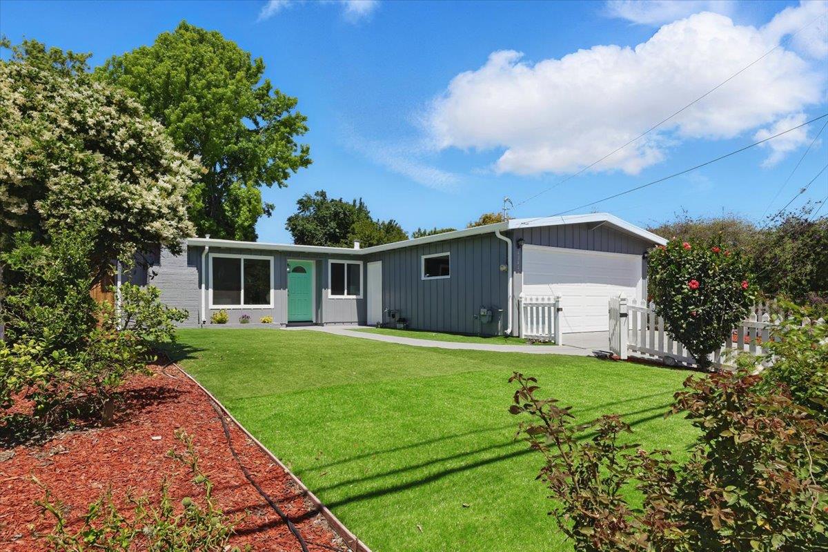 40446 Davis Street, Fremont, California 94538, 3 Bedrooms Bedrooms, ,2 BathroomsBathrooms,Residential,For Sale,40446 Davis Street,ML82004749