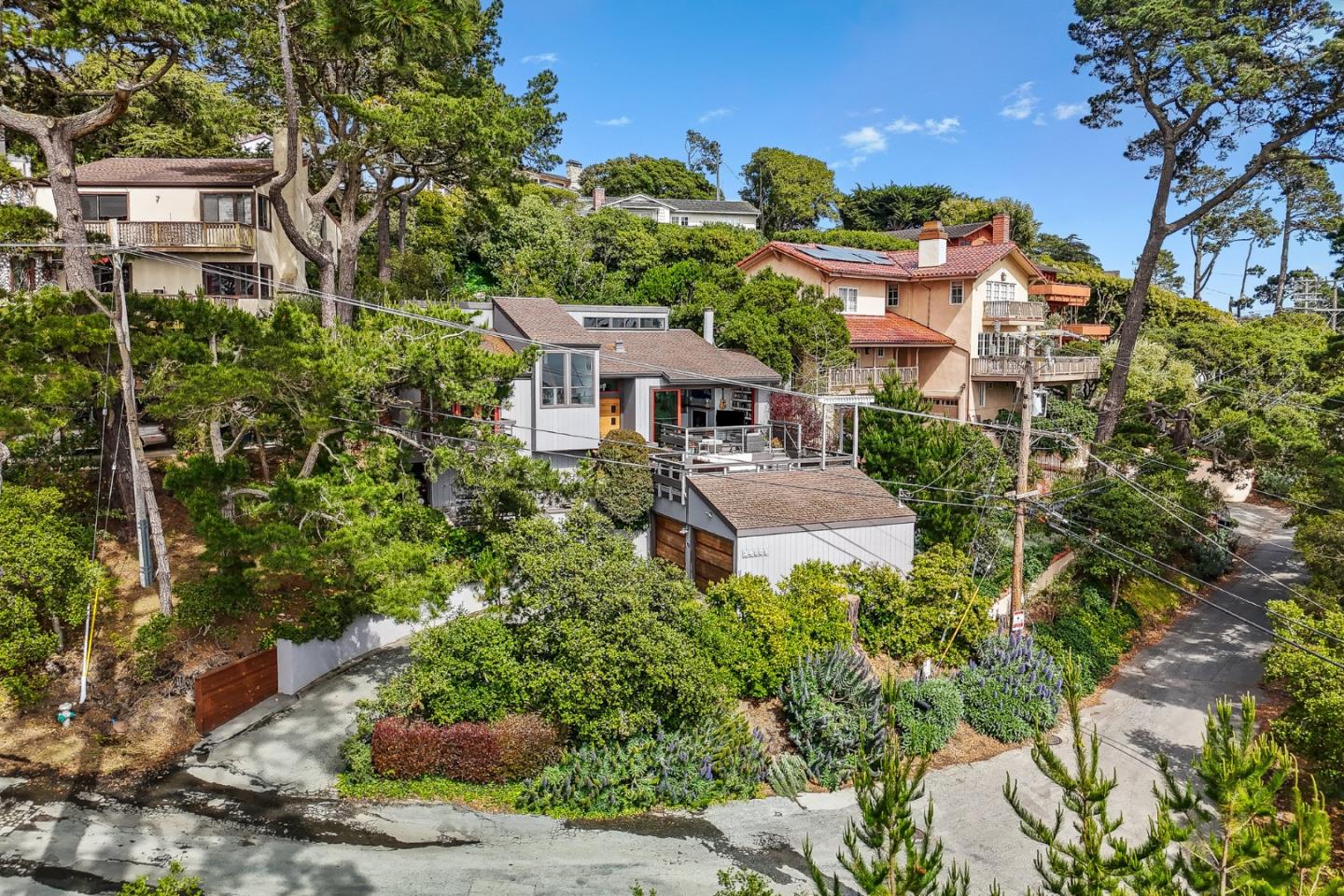 Detail Gallery Image 4 of 32 For 24805 Lower Trl, Carmel,  CA 93923 - 2 Beds | 2/1 Baths