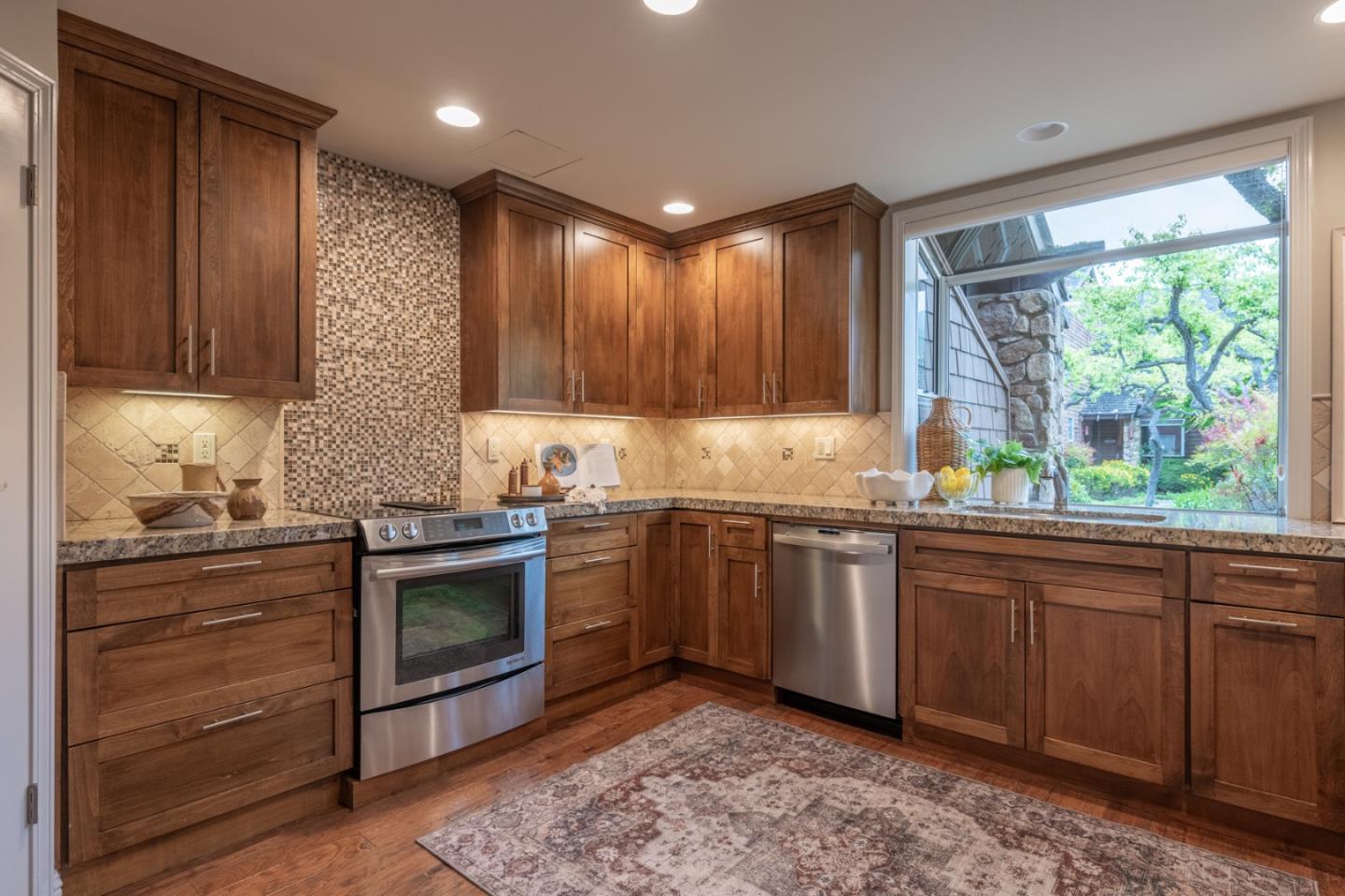 Detail Gallery Image 11 of 32 For 9904 Club Place, Carmel,  CA 93923 - 2 Beds | 3 Baths