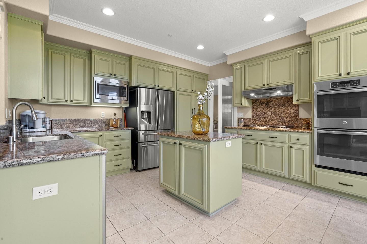 Detail Gallery Image 16 of 71 For 2705 Mira Bella Cir, Morgan Hill,  CA 95037 - 4 Beds | 3 Baths