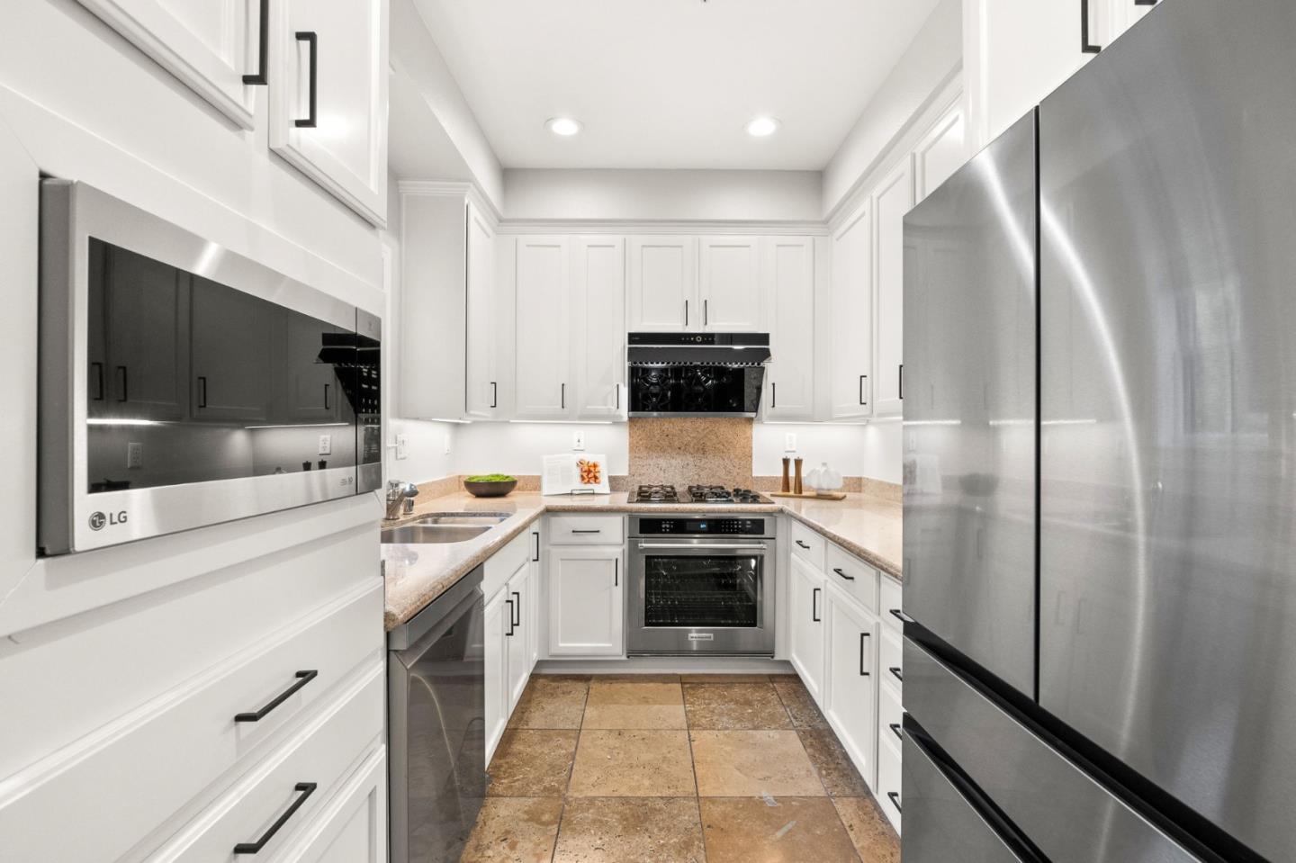 Detail Gallery Image 10 of 48 For 32 Loma Vista Ln, Belmont,  CA 94002 - 3 Beds | 2/1 Baths
