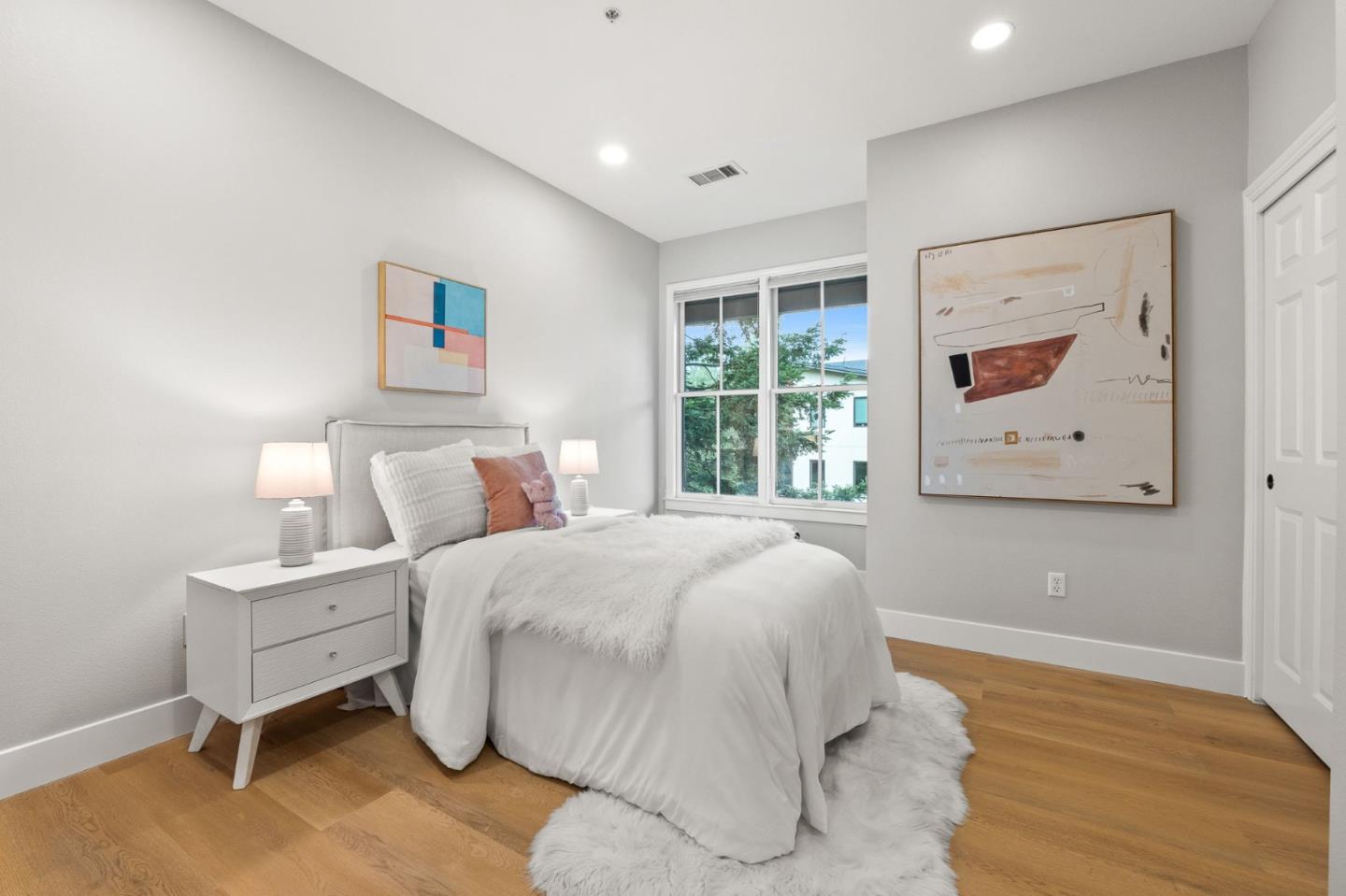 Detail Gallery Image 24 of 48 For 32 Loma Vista Ln, Belmont,  CA 94002 - 3 Beds | 2/1 Baths