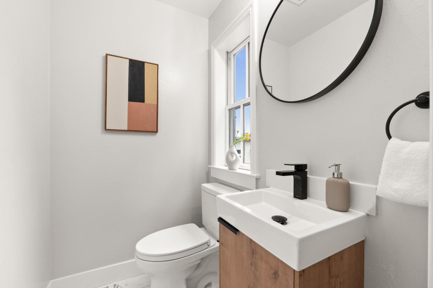 Detail Gallery Image 25 of 48 For 32 Loma Vista Ln, Belmont,  CA 94002 - 3 Beds | 2/1 Baths