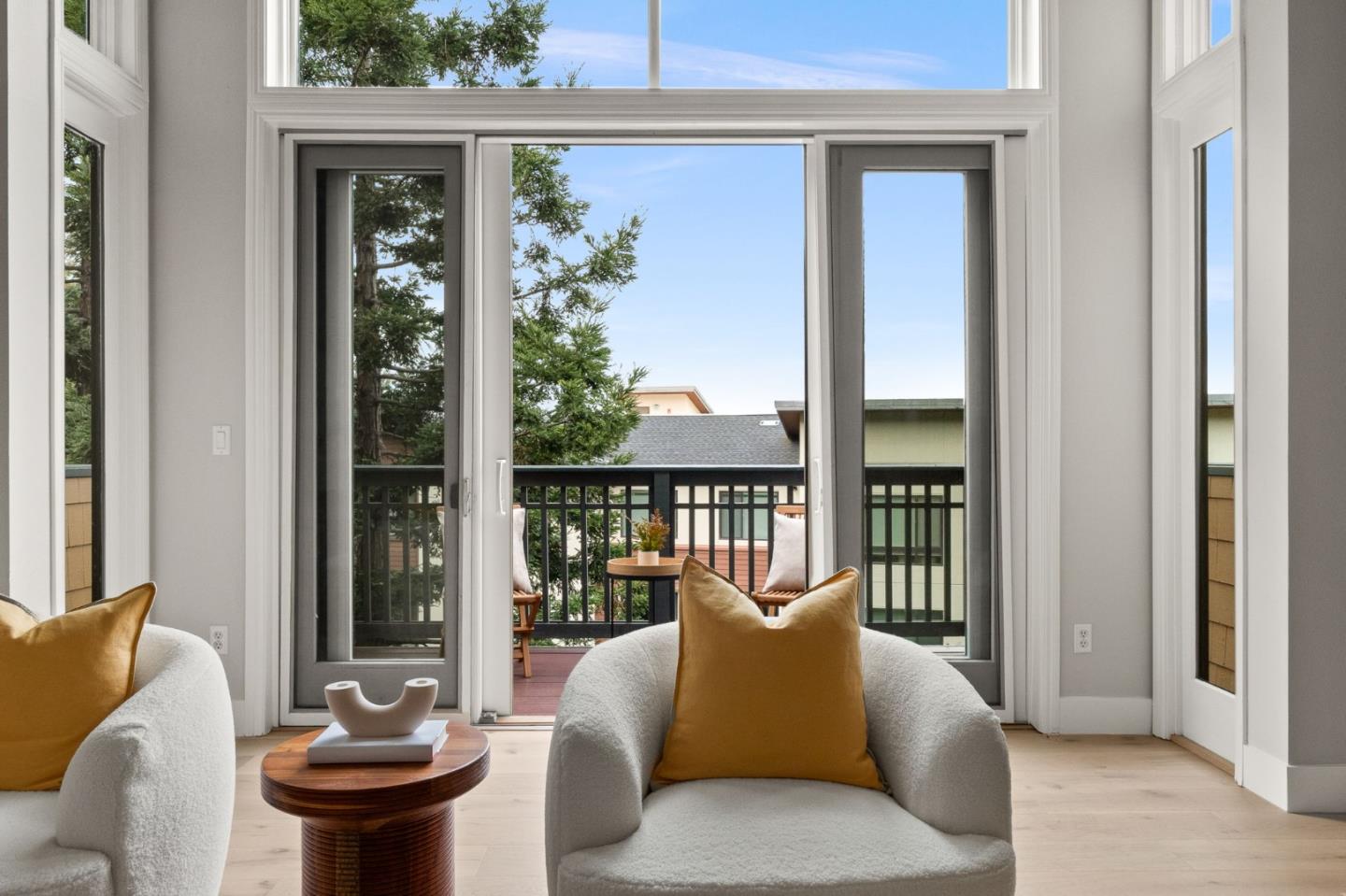 Detail Gallery Image 5 of 48 For 32 Loma Vista Ln, Belmont,  CA 94002 - 3 Beds | 2/1 Baths