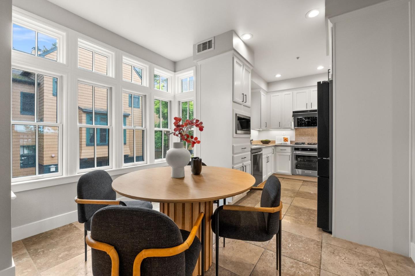 Detail Gallery Image 7 of 48 For 32 Loma Vista Ln, Belmont,  CA 94002 - 3 Beds | 2/1 Baths