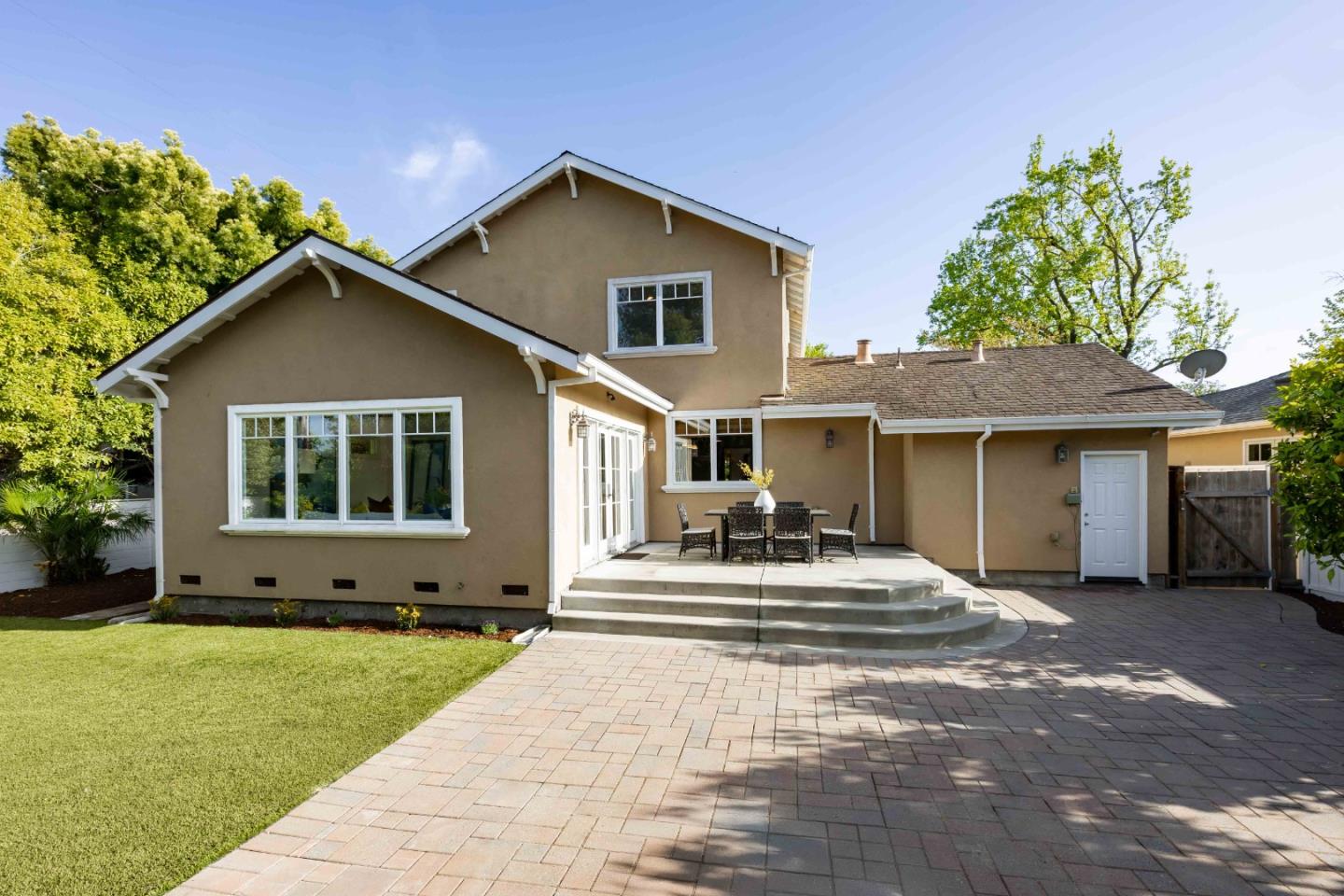 Detail Gallery Image 25 of 29 For 204 Walter Hays Dr, Palo Alto,  CA 94303 - 4 Beds | 3 Baths