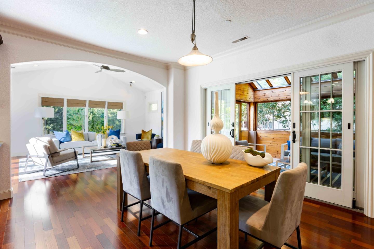 Detail Gallery Image 9 of 29 For 204 Walter Hays Dr, Palo Alto,  CA 94303 - 4 Beds | 3 Baths