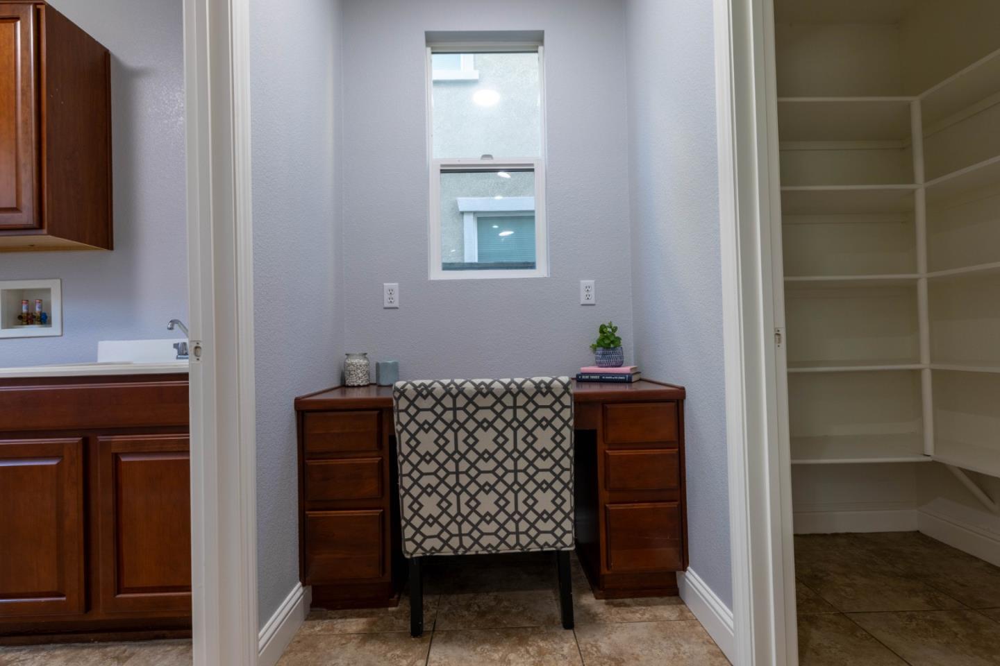 Detail Gallery Image 11 of 55 For 491 Danbury Pl, Lathrop,  CA 95330 - 5 Beds | 3 Baths