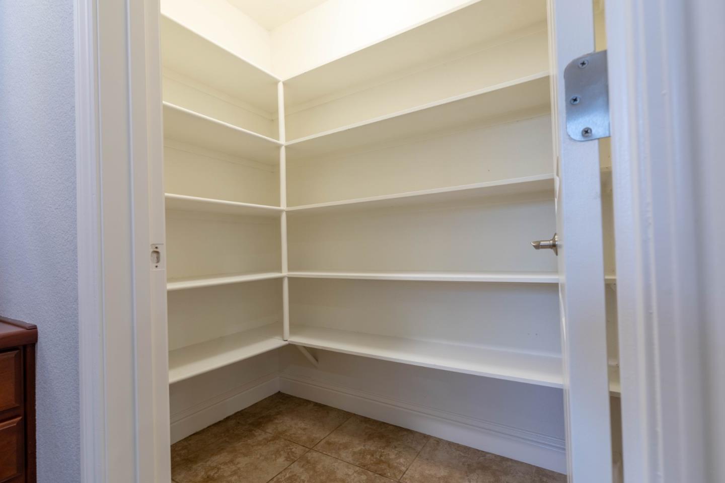 Detail Gallery Image 12 of 55 For 491 Danbury Pl, Lathrop,  CA 95330 - 5 Beds | 3 Baths