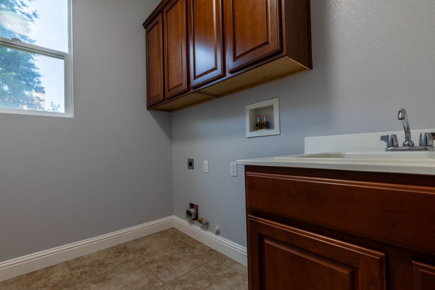 Detail Gallery Image 13 of 55 For 491 Danbury Pl, Lathrop,  CA 95330 - 5 Beds | 3 Baths