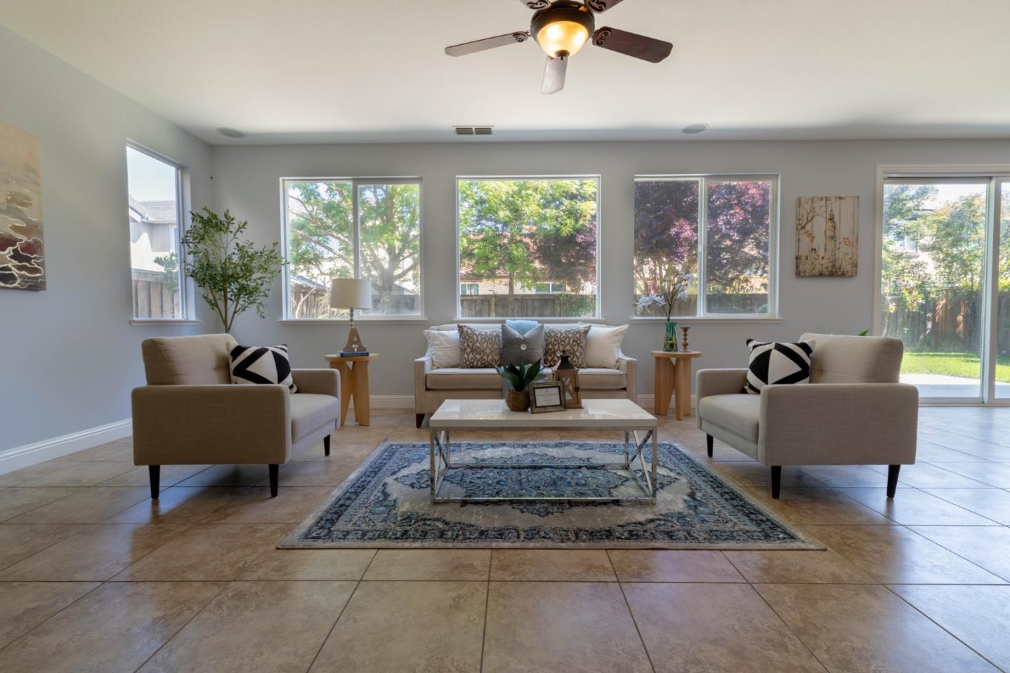 Detail Gallery Image 4 of 55 For 491 Danbury Pl, Lathrop,  CA 95330 - 5 Beds | 3 Baths