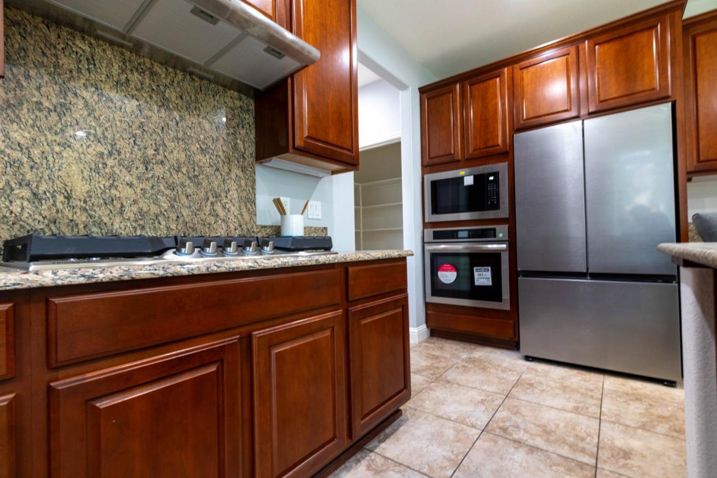 Detail Gallery Image 9 of 55 For 491 Danbury Pl, Lathrop,  CA 95330 - 5 Beds | 3 Baths