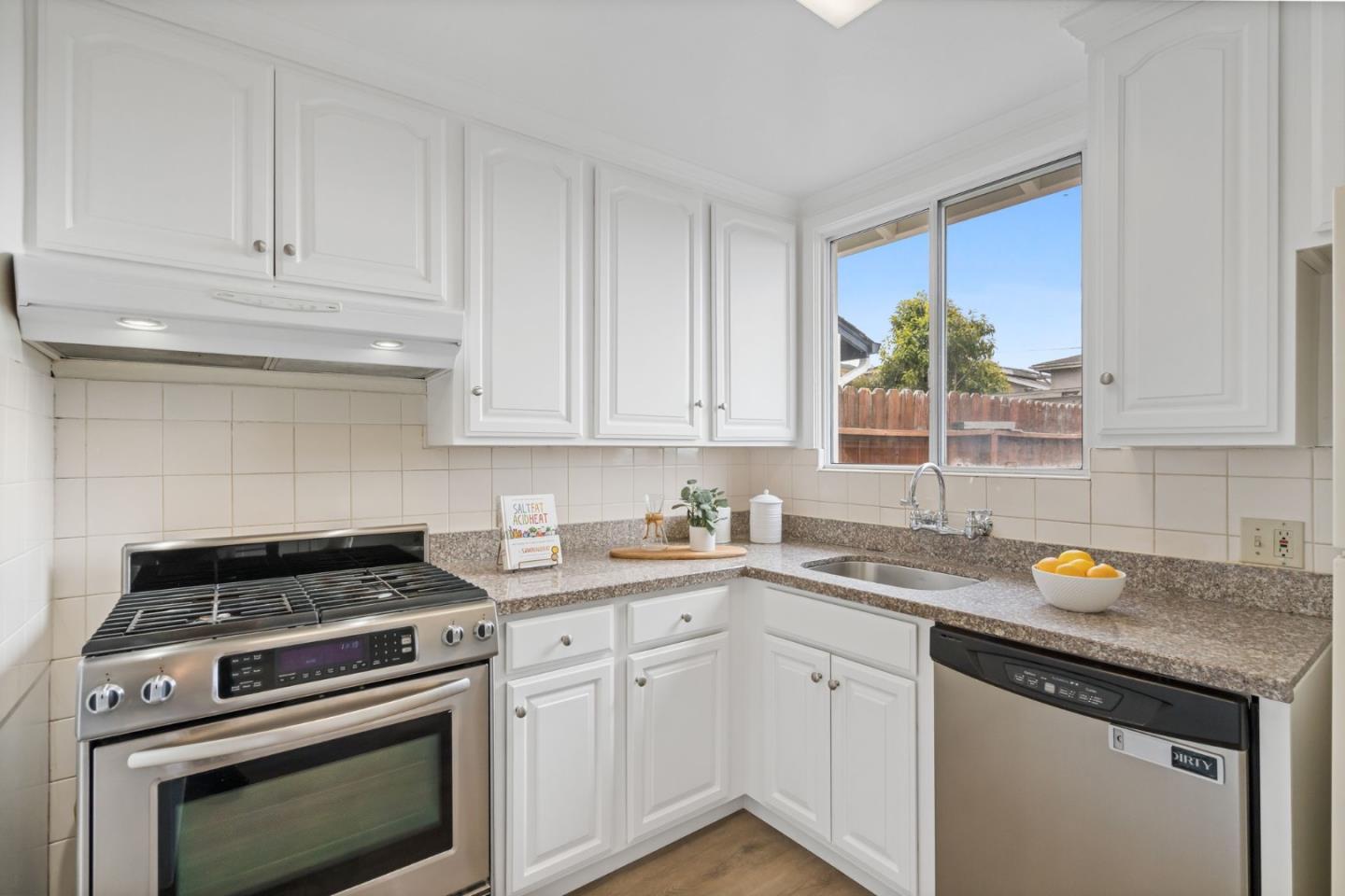 Detail Gallery Image 14 of 33 For 18 Garwood Dr, Daly City,  CA 94014 - 3 Beds | 1 Baths