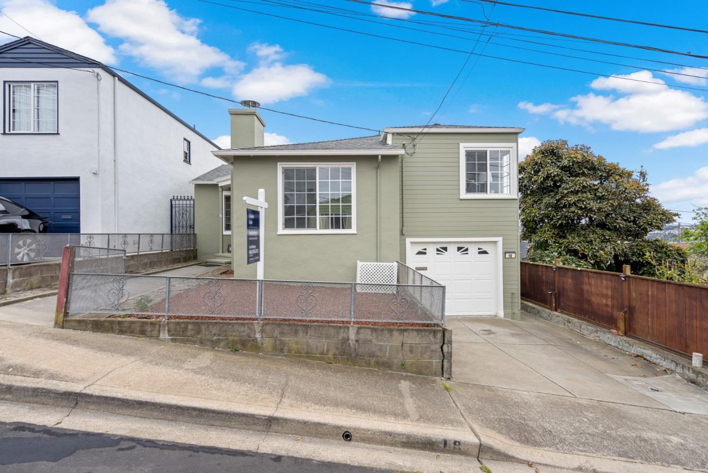 Detail Gallery Image 2 of 33 For 18 Garwood Dr, Daly City,  CA 94014 - 3 Beds | 1 Baths