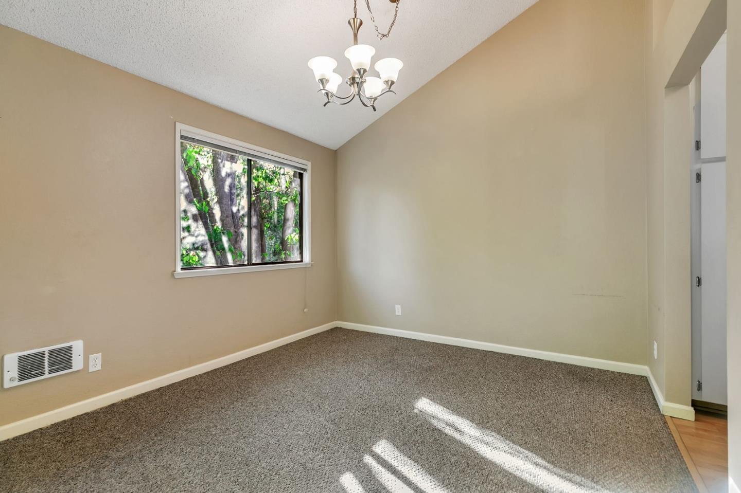 Detail Gallery Image 19 of 41 For 1440 Alma Loop, San Jose,  CA 95125 - 2 Beds | 2 Baths