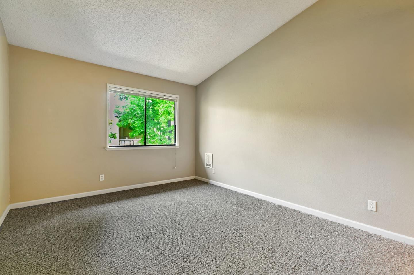 Detail Gallery Image 24 of 41 For 1440 Alma Loop, San Jose,  CA 95125 - 2 Beds | 2 Baths