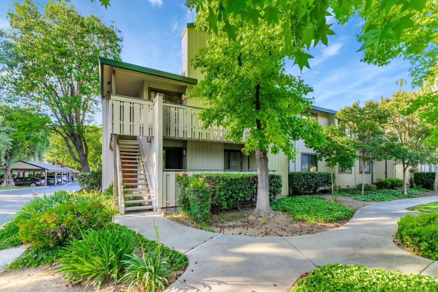Detail Gallery Image 4 of 41 For 1440 Alma Loop, San Jose,  CA 95125 - 2 Beds | 2 Baths