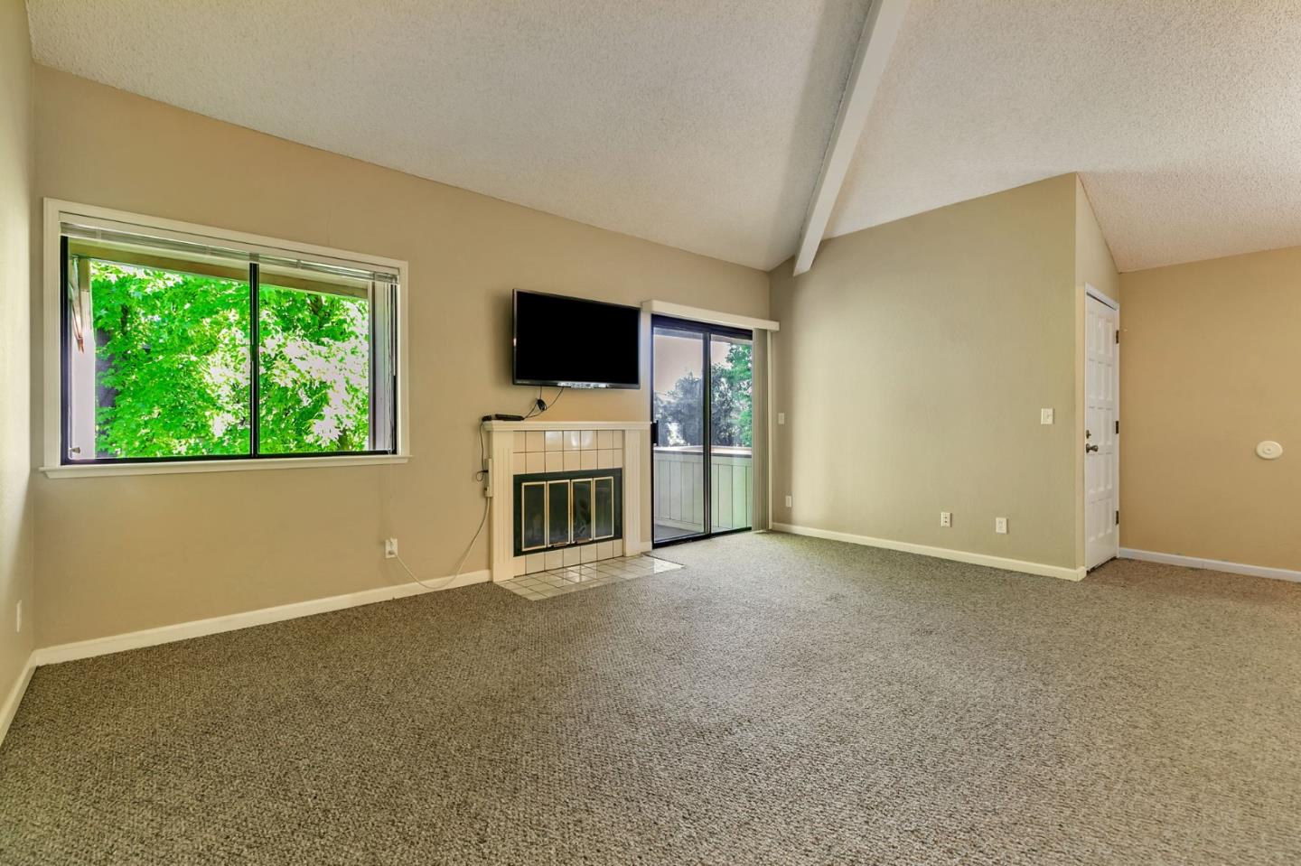 Detail Gallery Image 8 of 41 For 1440 Alma Loop, San Jose,  CA 95125 - 2 Beds | 2 Baths