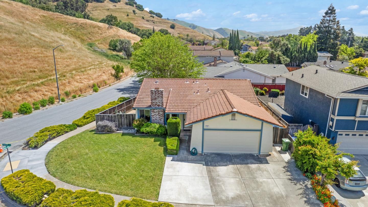Detail Gallery Image 10 of 25 For 93 Barnes Ln, Fremont,  CA 94536 - 4 Beds | 2 Baths