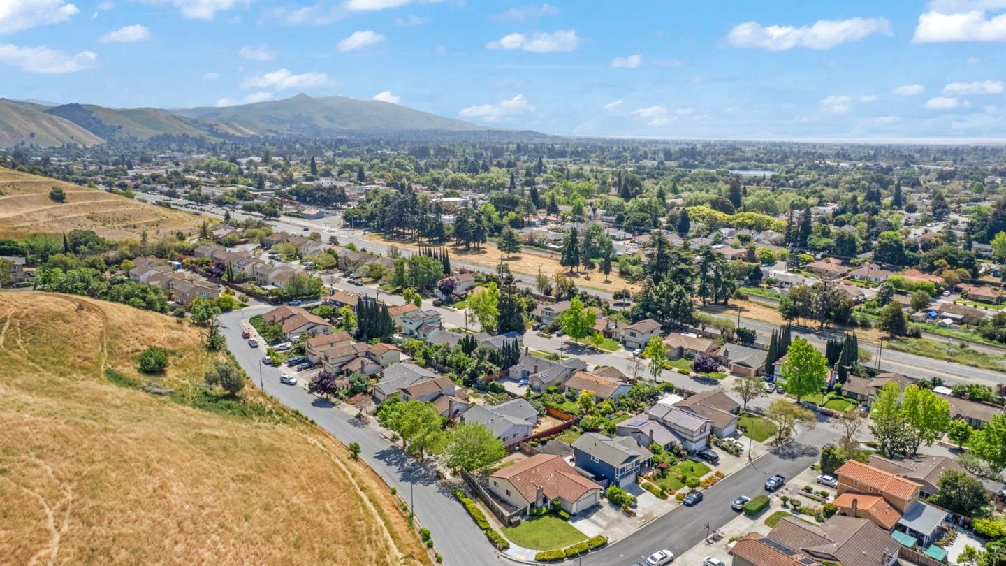 Detail Gallery Image 14 of 25 For 93 Barnes Ln, Fremont,  CA 94536 - 4 Beds | 2 Baths