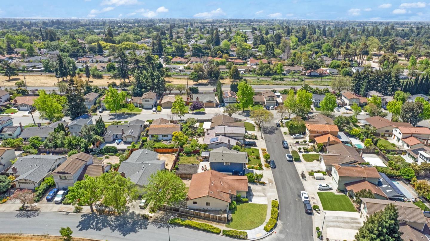 Detail Gallery Image 3 of 25 For 93 Barnes Ln, Fremont,  CA 94536 - 4 Beds | 2 Baths