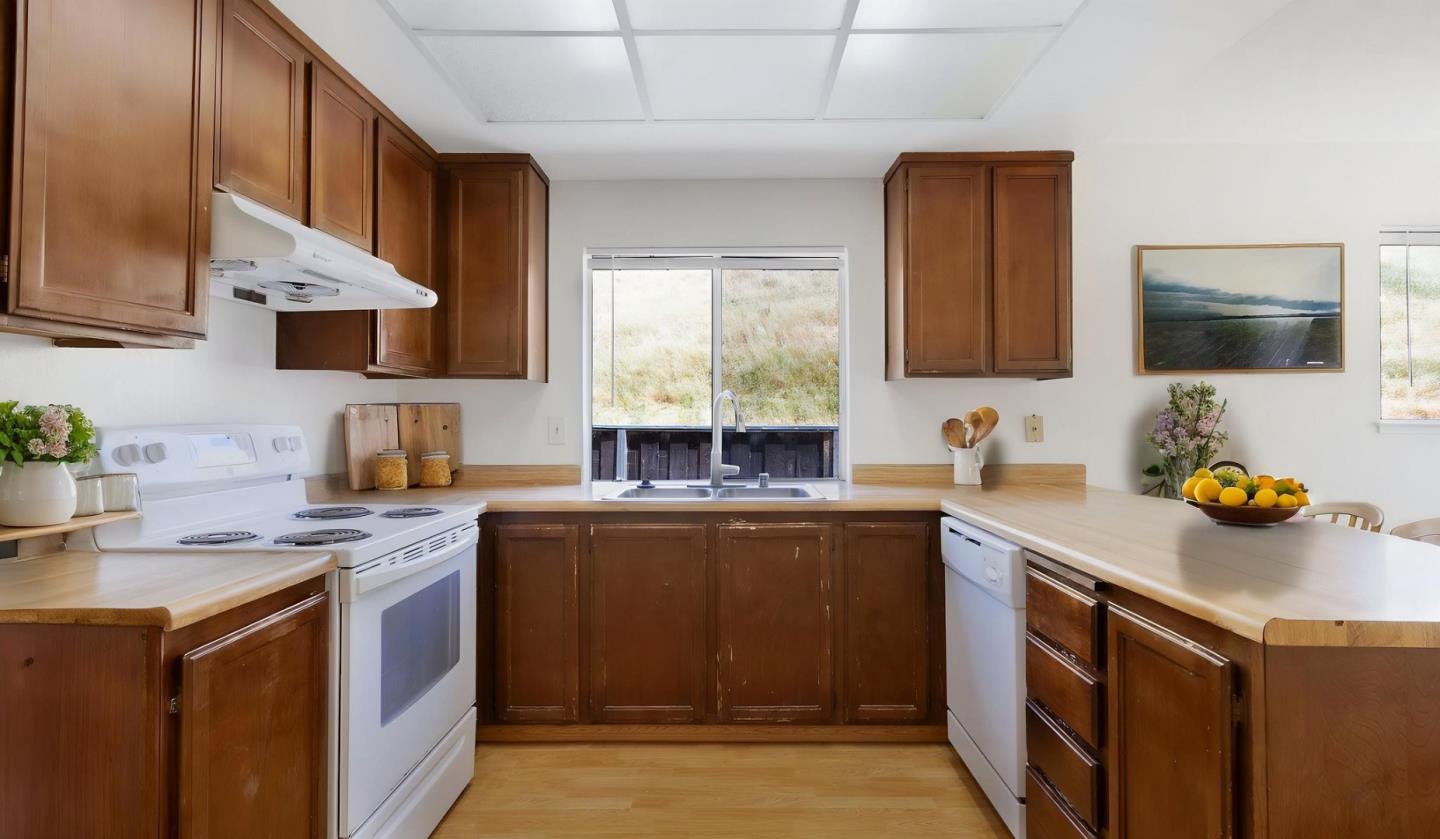 Detail Gallery Image 4 of 25 For 93 Barnes Ln, Fremont,  CA 94536 - 4 Beds | 2 Baths
