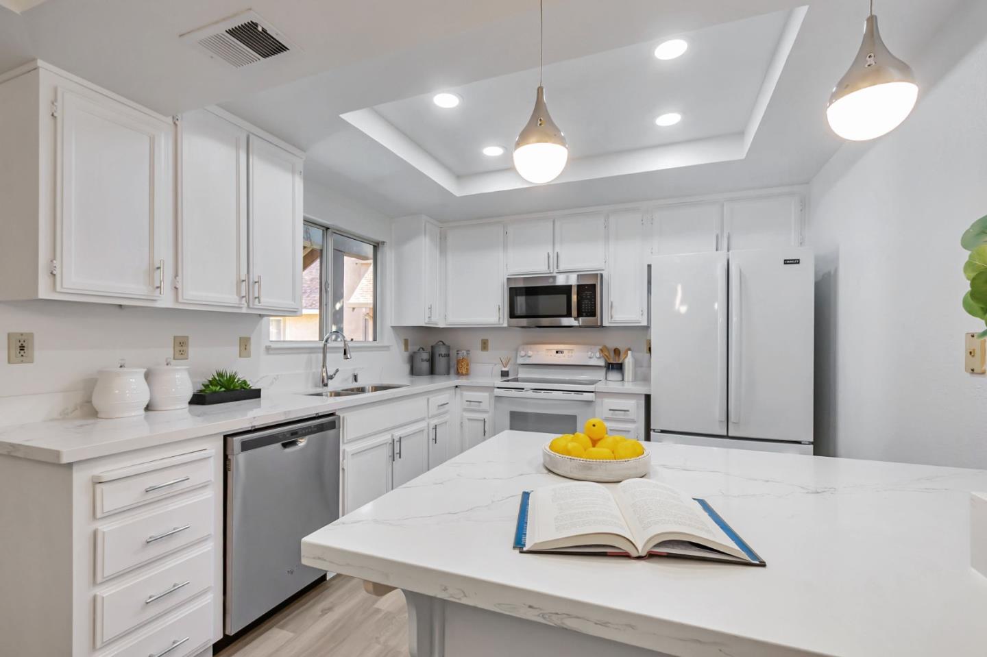 Detail Gallery Image 10 of 36 For 972 Summerplace Dr, San Jose,  CA 95122 - 2 Beds | 2 Baths