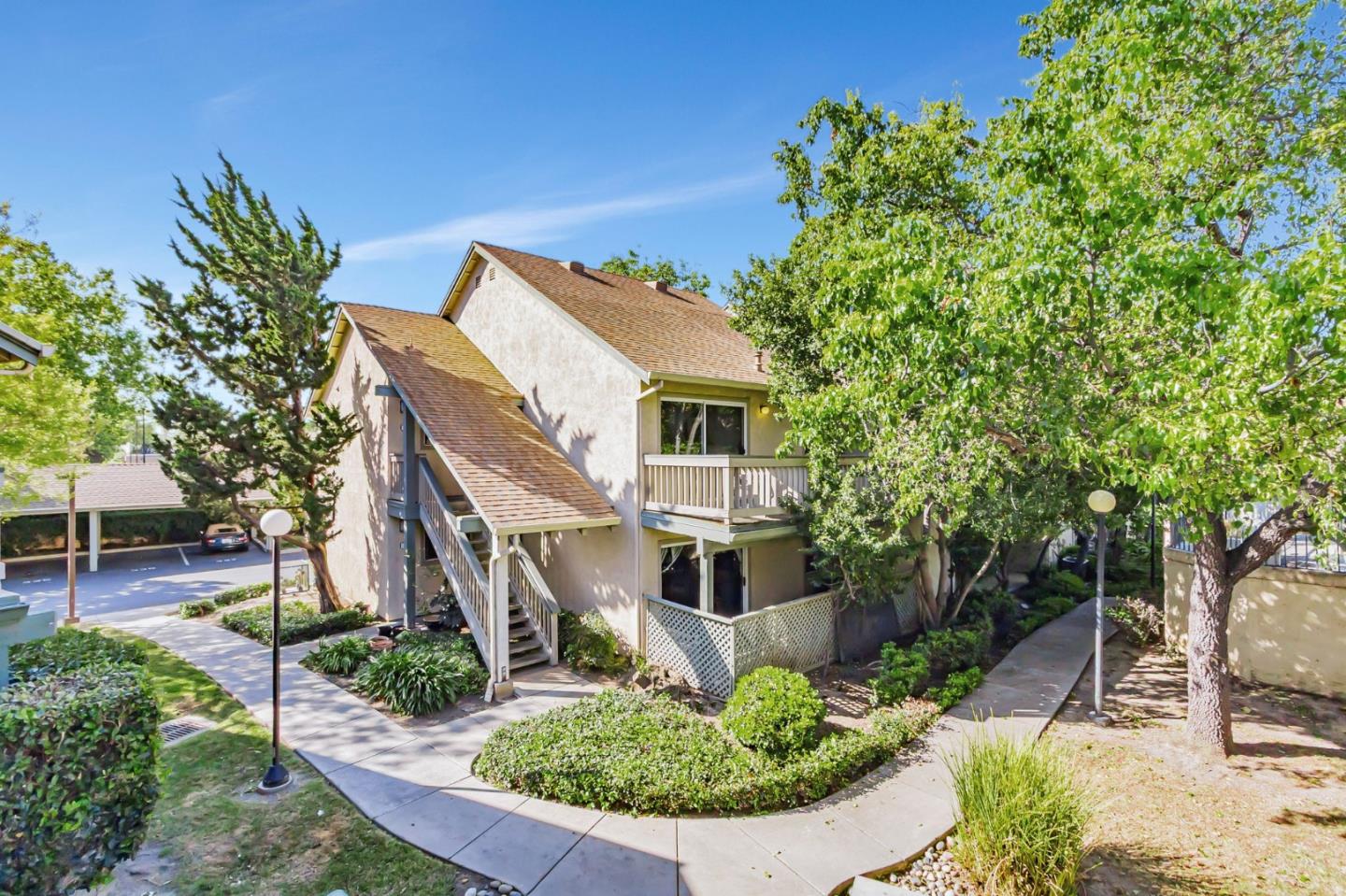 Detail Gallery Image 2 of 36 For 972 Summerplace Dr, San Jose,  CA 95122 - 2 Beds | 2 Baths
