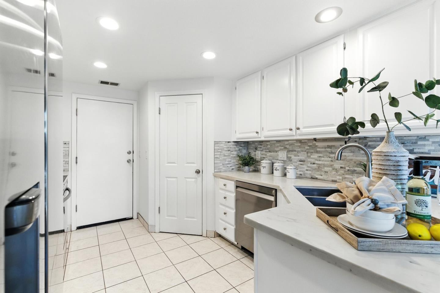 Detail Gallery Image 10 of 26 For 113 E Rincon Ave, Campbell,  CA 95008 - 3 Beds | 2/1 Baths